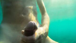 Handjob Underwater fast cum