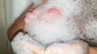 FOOT FETISH! WE BATH THE PLANTS OF MY RICH FEET! - 7 image