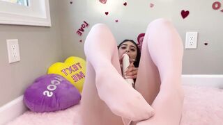 Violet Myers Fucks herself on Valentine's Day and Cumming - 3 image