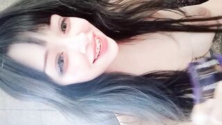 Virgin masturbates with carrot moaning - 2 image