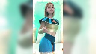 Android 18, the hot cosplay chick, is ready to show off her skills