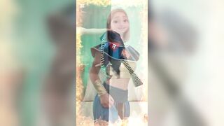Android 18, the hot cosplay chick, is ready to show off her skills