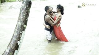 DESI GIRL SEX IN RIVER FULL OUTDOOR THREESOME - 3 image