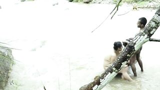 DESI GIRL SEX IN RIVER FULL OUTDOOR THREESOME - 5 image